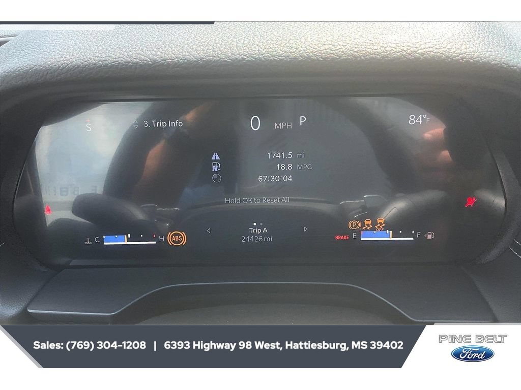 Used 2023 Jeep Grand Cherokee Altitude AWD/4WD image 14