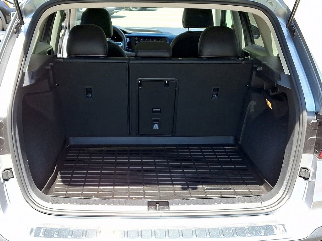 Certified 2023 Volkswagen Taos SE w/ Panoramic Sunroof Package AWD/4WD image 29