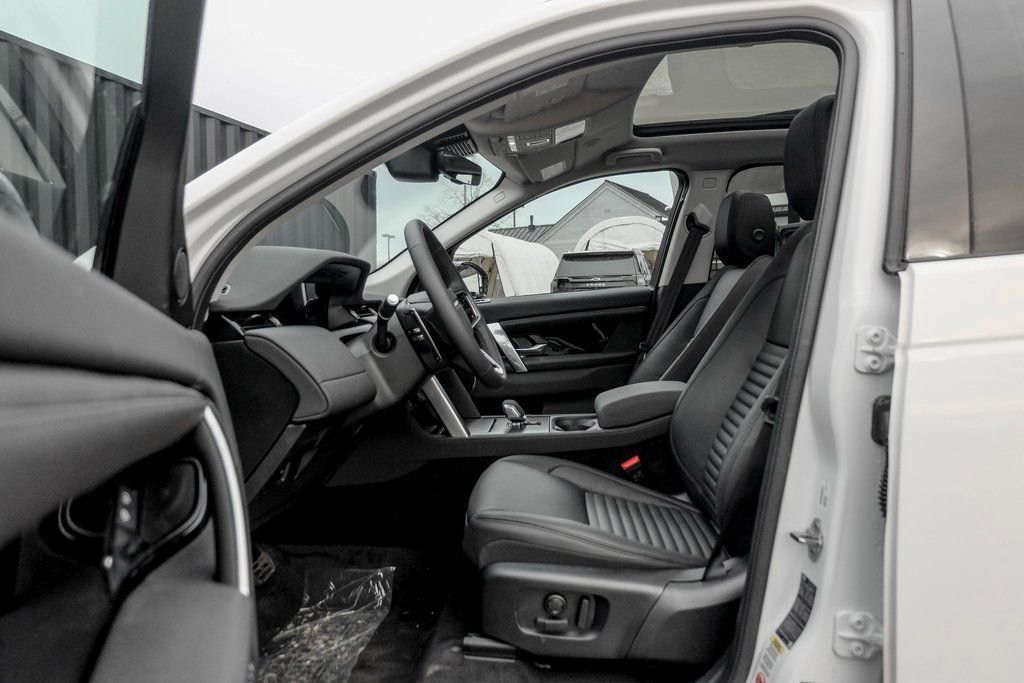 Used 2025 Land Rover Discovery Sport S image 10