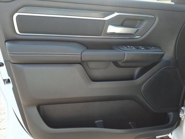 New 2026 RAM 1500 4x4 Crew Cab image 9