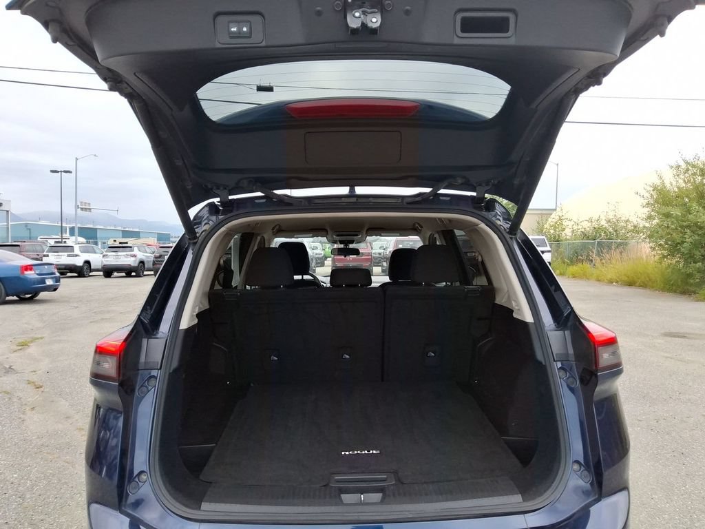 Used 2024 Nissan Rogue SV AWD/4WD image 11
