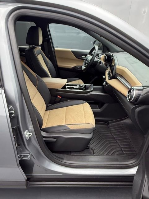 Used 2025 Chevrolet Equinox ACTIV image 46