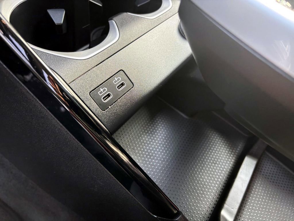 Used 2025 BMW X1 xDrive28i w/ Premium Package image 24