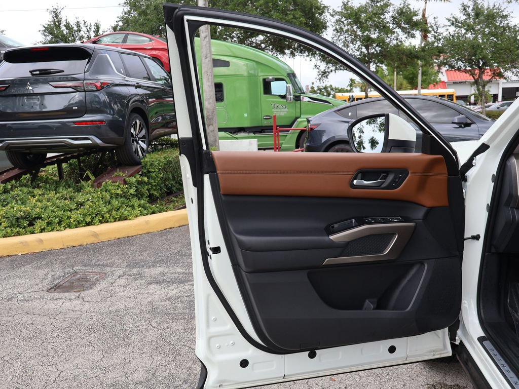 Used 2024 Nissan Pathfinder Platinum w/ Cargo Package AWD/4WD image 27