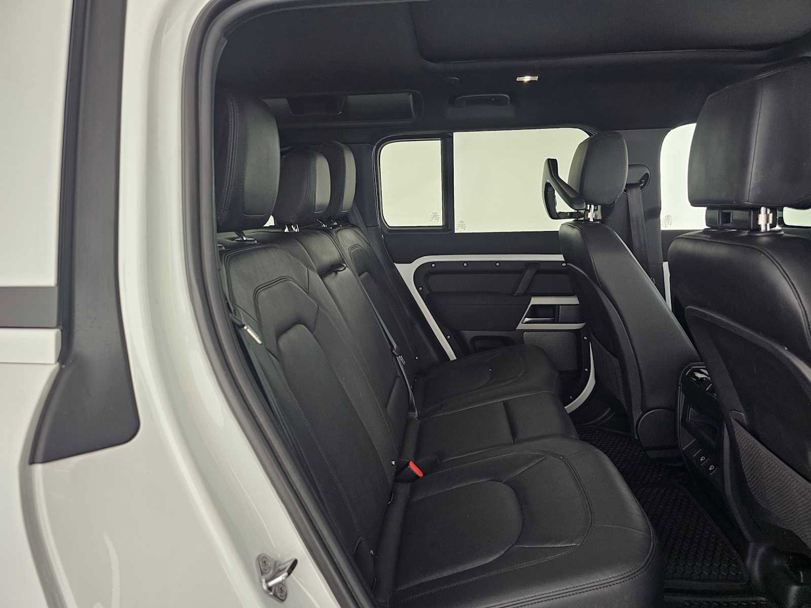 Used 2023 Land Rover Defender 110 S image 12