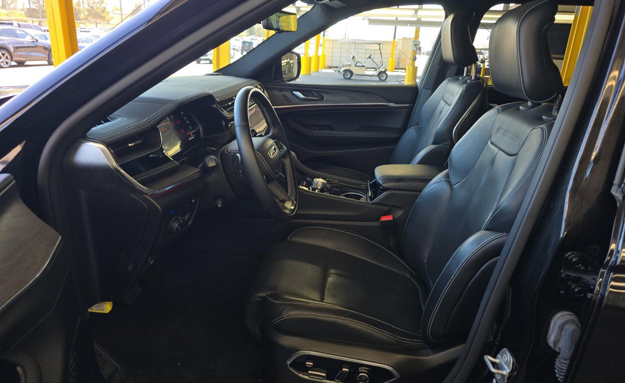 Used 2022 Jeep Grand Cherokee Overland w/ Advanced Protech Group III image 7