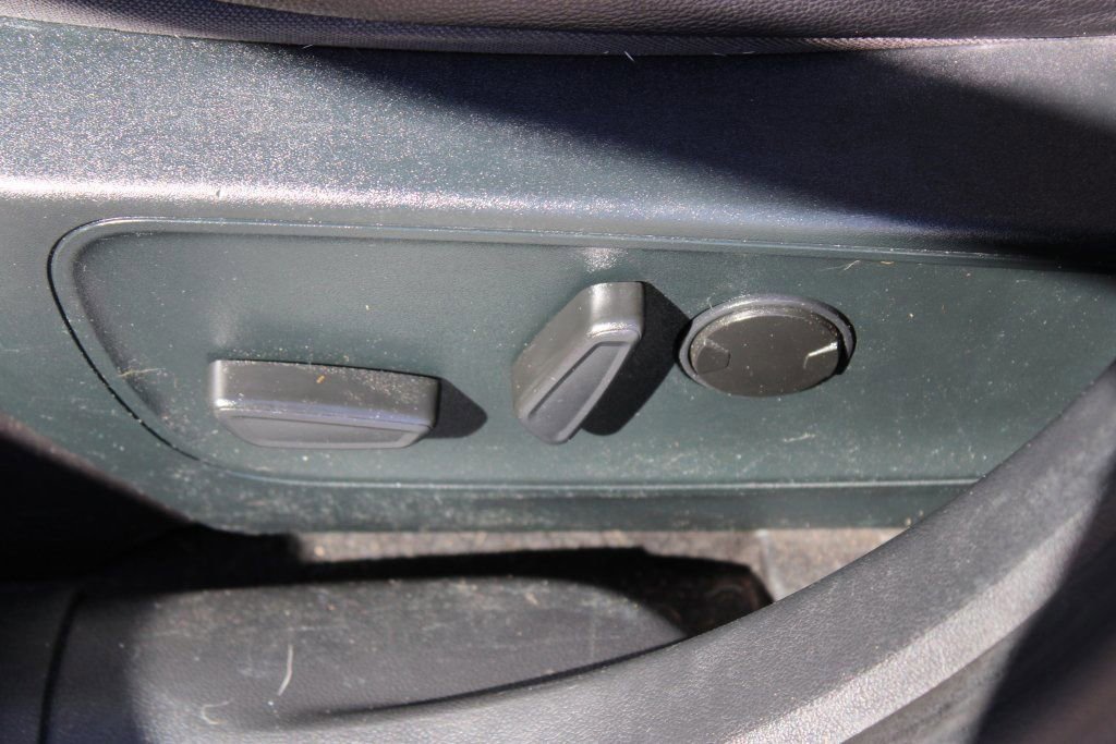 Used 2020 Ford Escape Titanium image 28