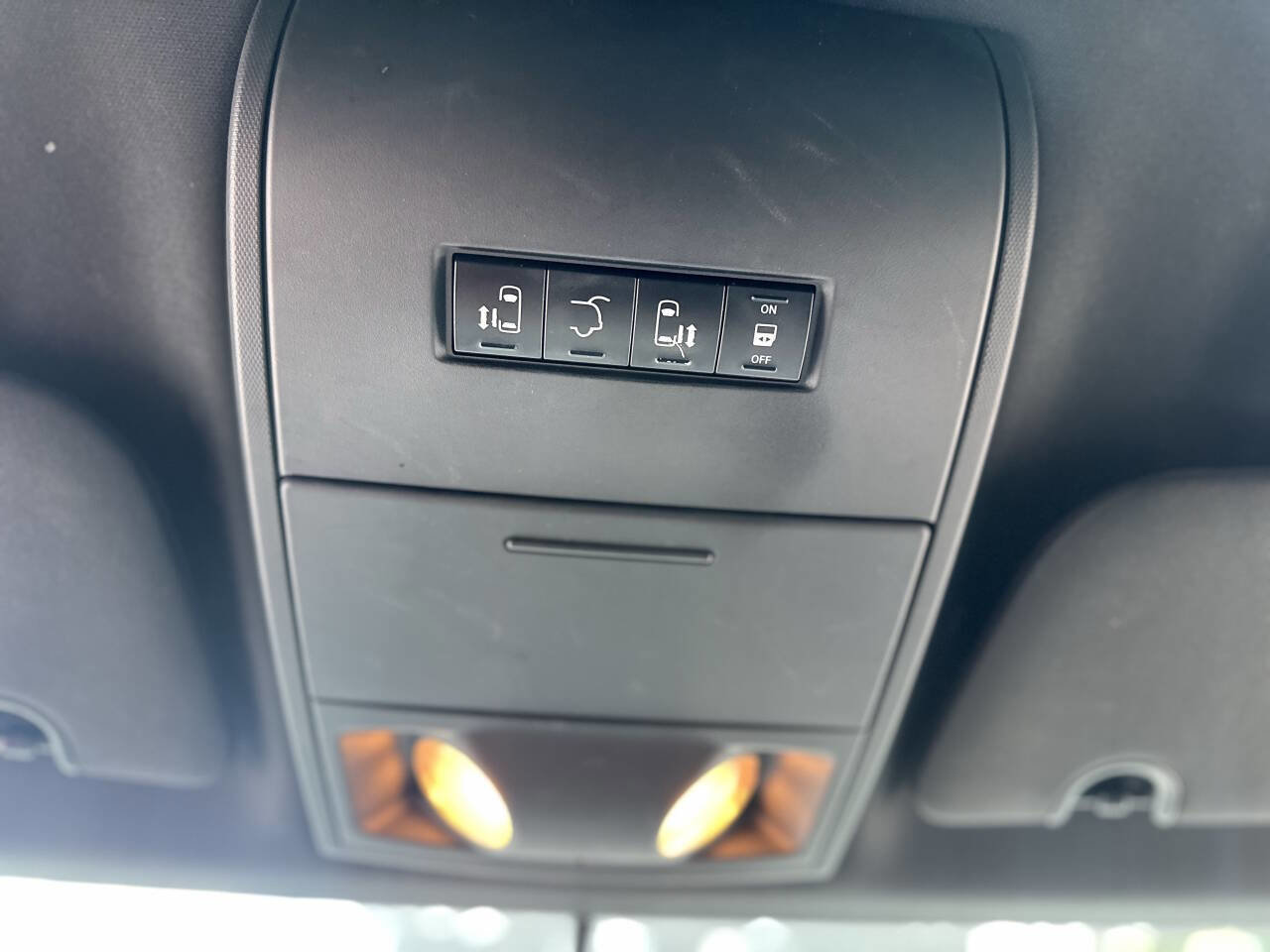 Used 2018 Dodge Grand Caravan SXT FWD image 18