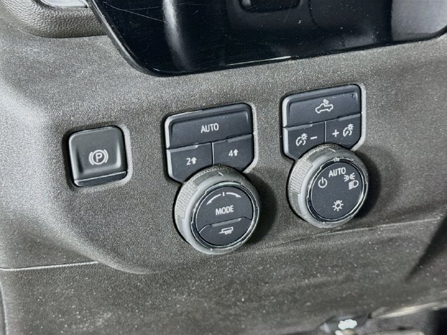 Used 2025 Chevrolet Silverado 1500 LT AWD/4WD image 10