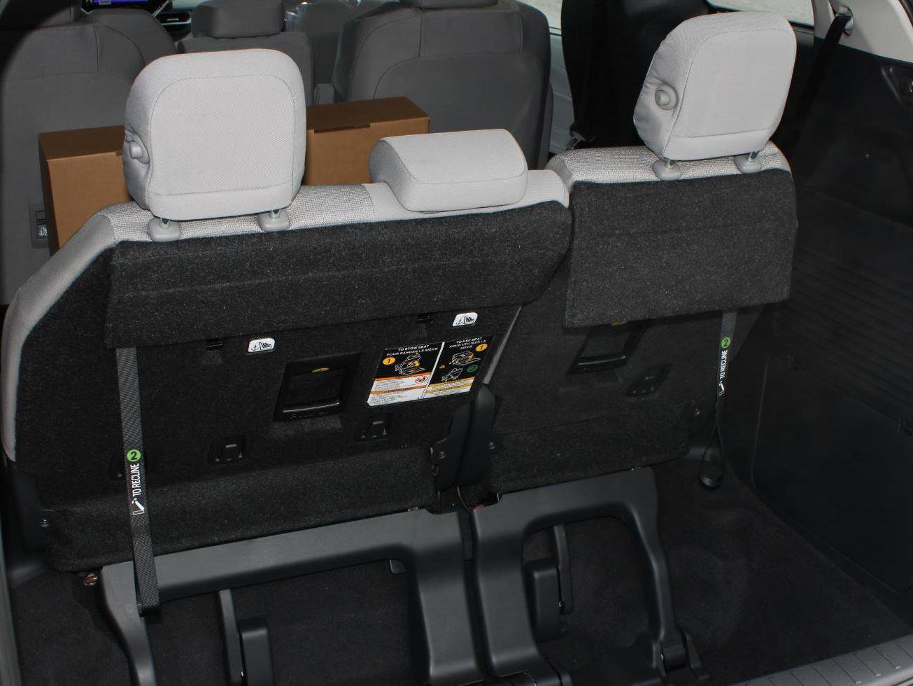 New 2026 Toyota Sienna LE AWD/4WD image 9