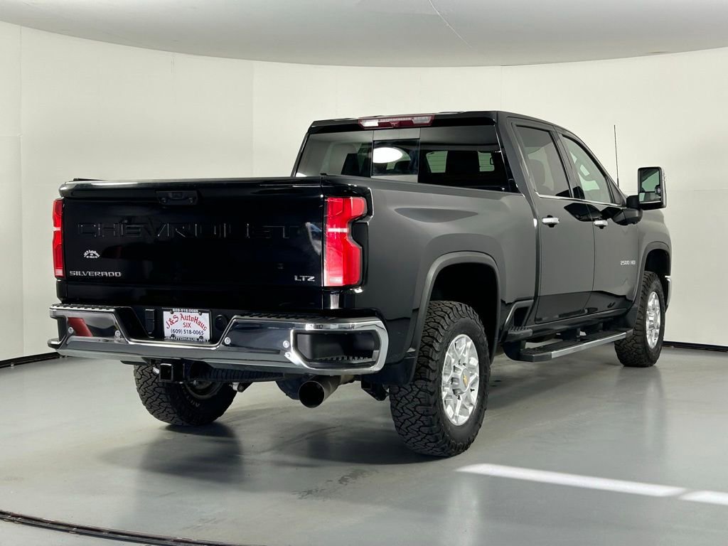 Used 2024 Chevrolet Silverado 2500 LTZ w/ LTZ Convenience Package AWD/4WD image 7