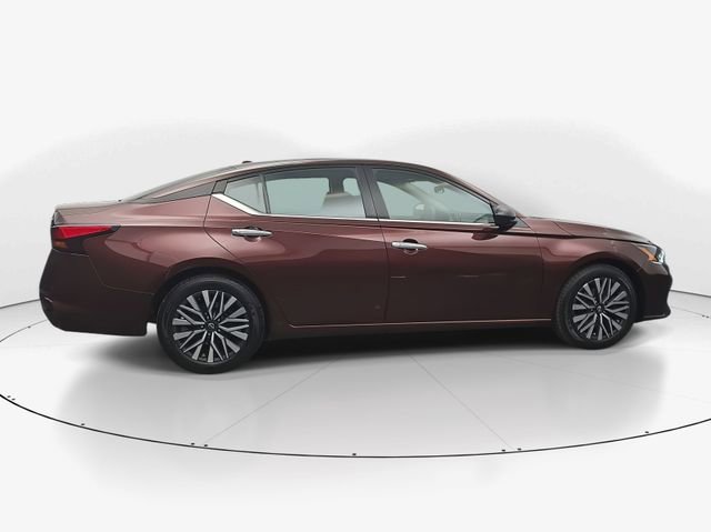 Used 2024 Nissan Altima 2.5 SV image 11