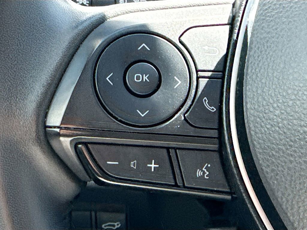 Used 2023 Toyota RAV4 XLE Premium image 10