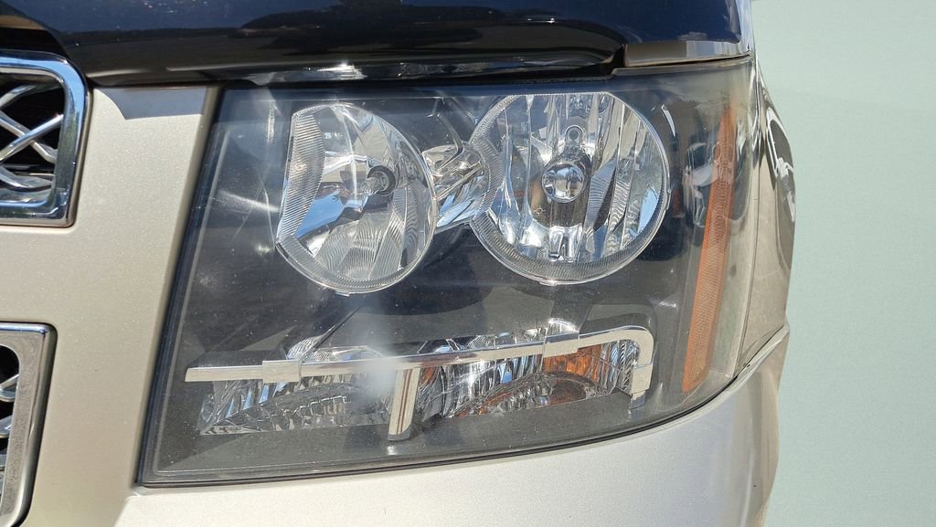 Used 2013 Chevrolet Suburban LTZ image 15