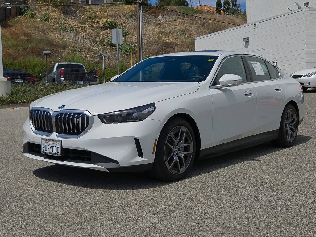 Used 2026 BMW i5 eDrive40 w/ Premium Package RWD image 3