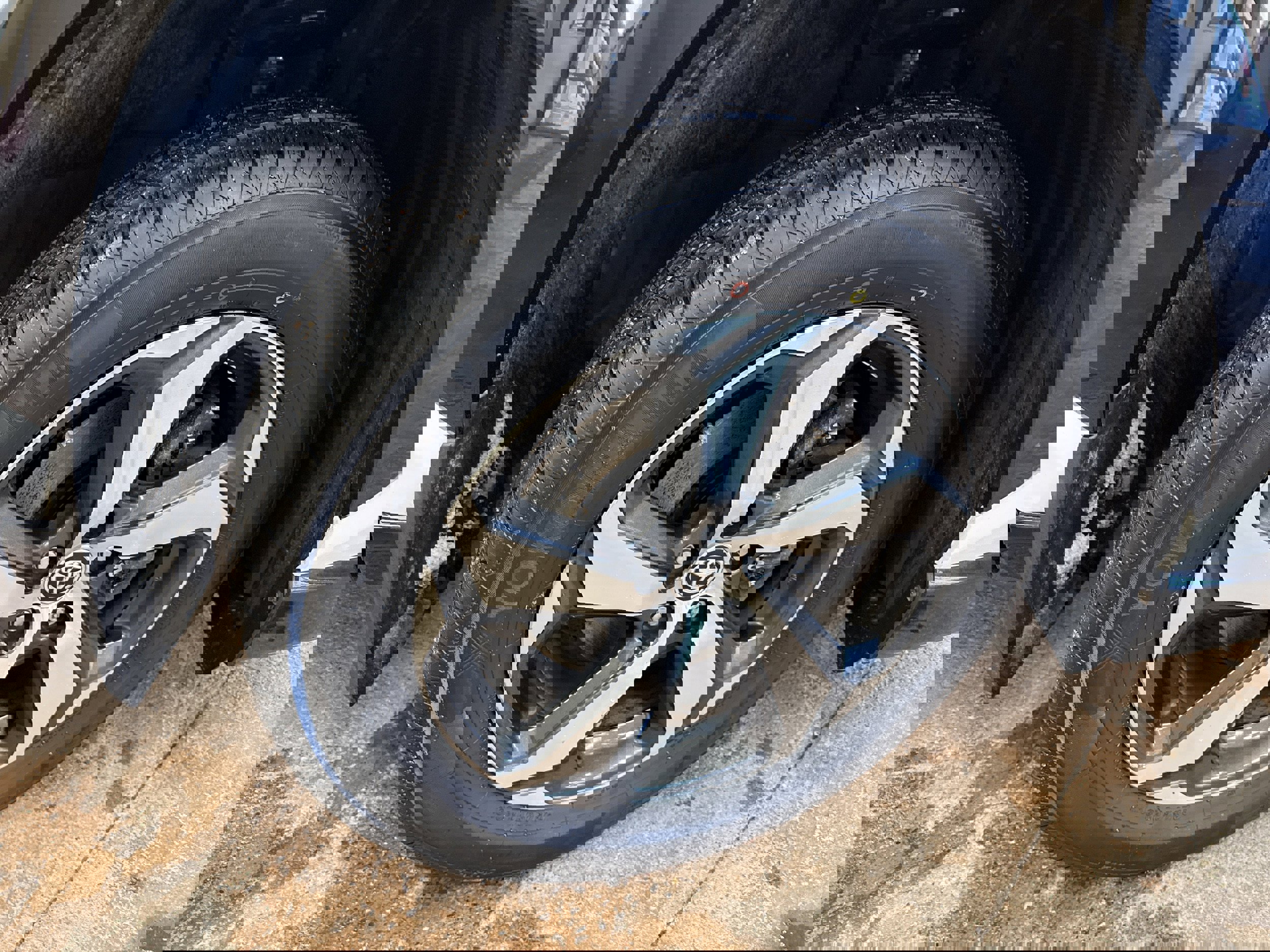 Used 2023 Toyota RAV4 SE w/ Weather & Moonroof Package image 12