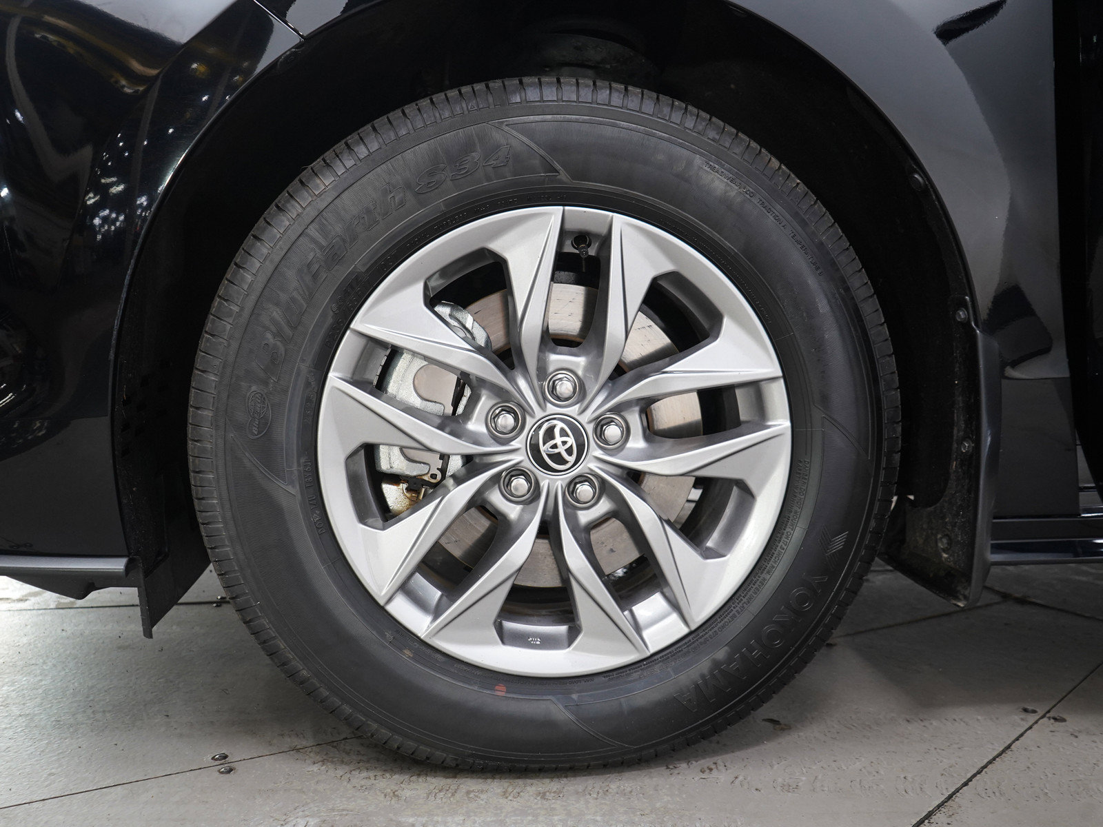 Used 2025 Toyota Sienna XLE w/ XLE Plus Package AWD/4WD image 31