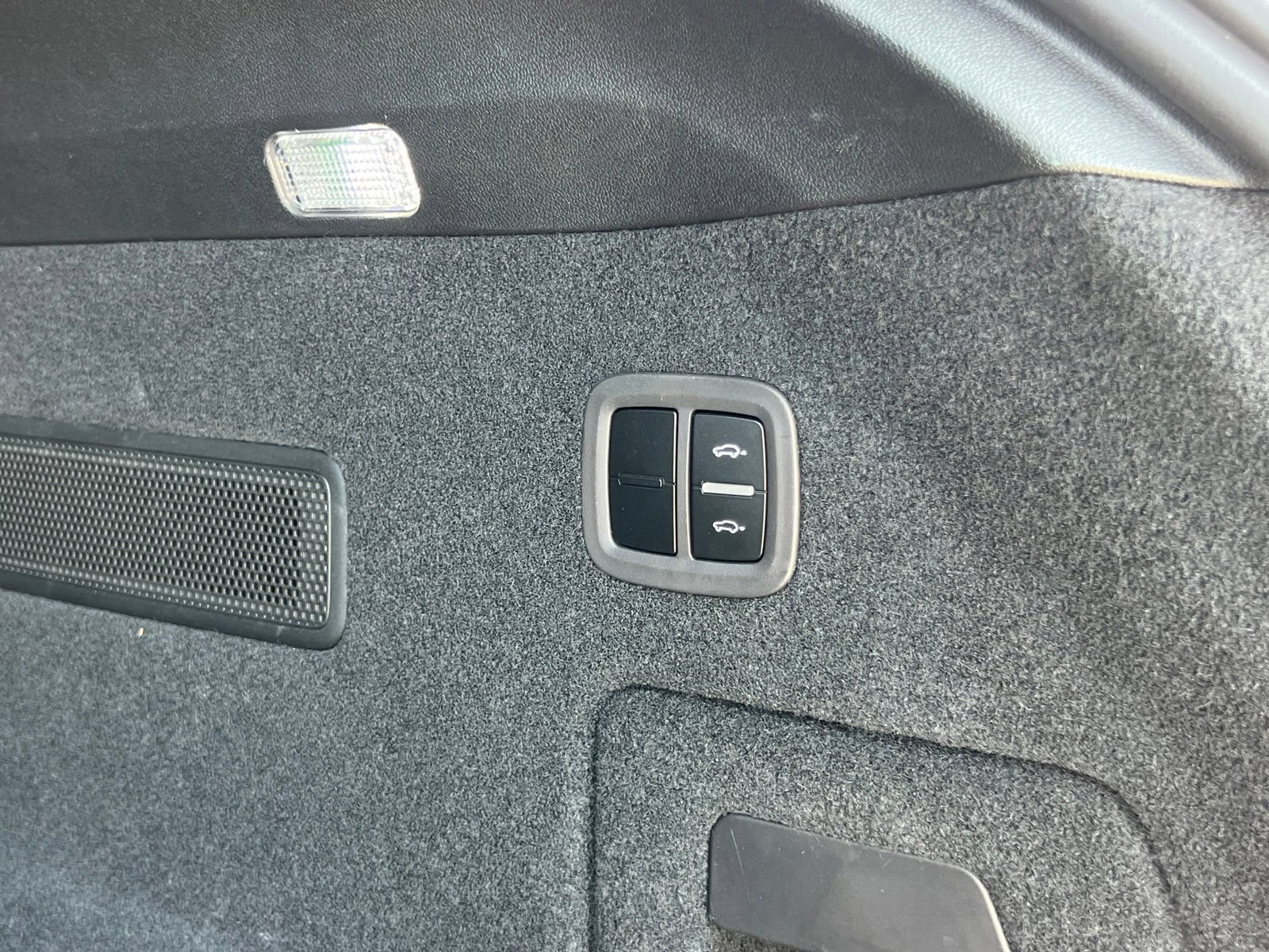 Certified 2024 Porsche Cayenne Coupe AWD/4WD image 21