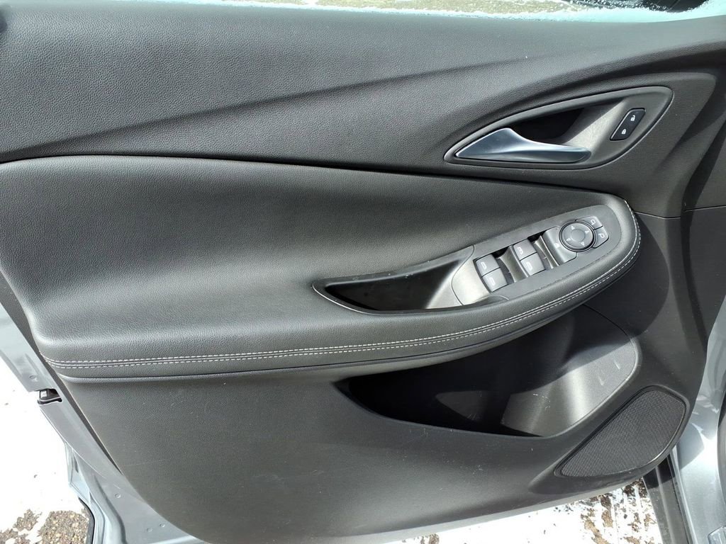 Used 2023 Buick Encore GX Select image 11