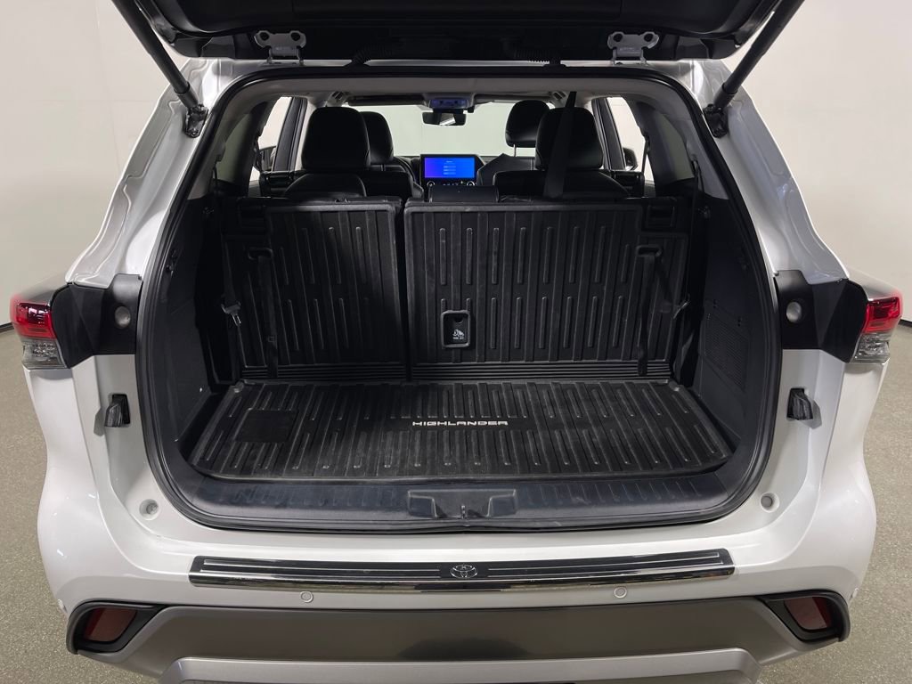 Used 2024 Toyota Highlander Platinum AWD/4WD image 10