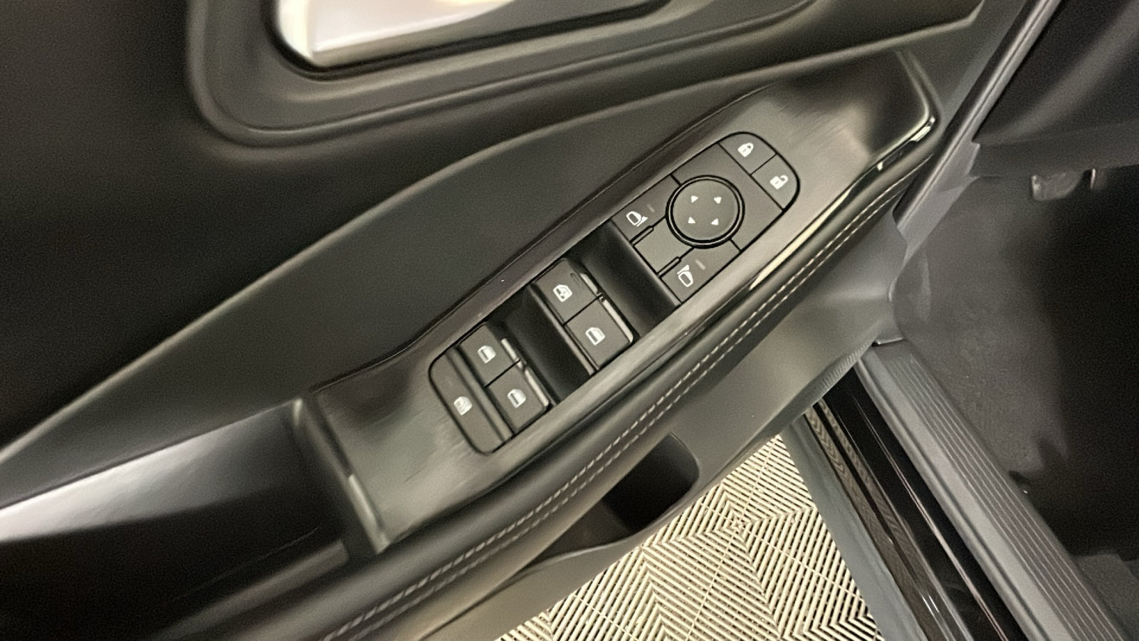Certified 2026 Nissan Rogue SV AWD/4WD image 14