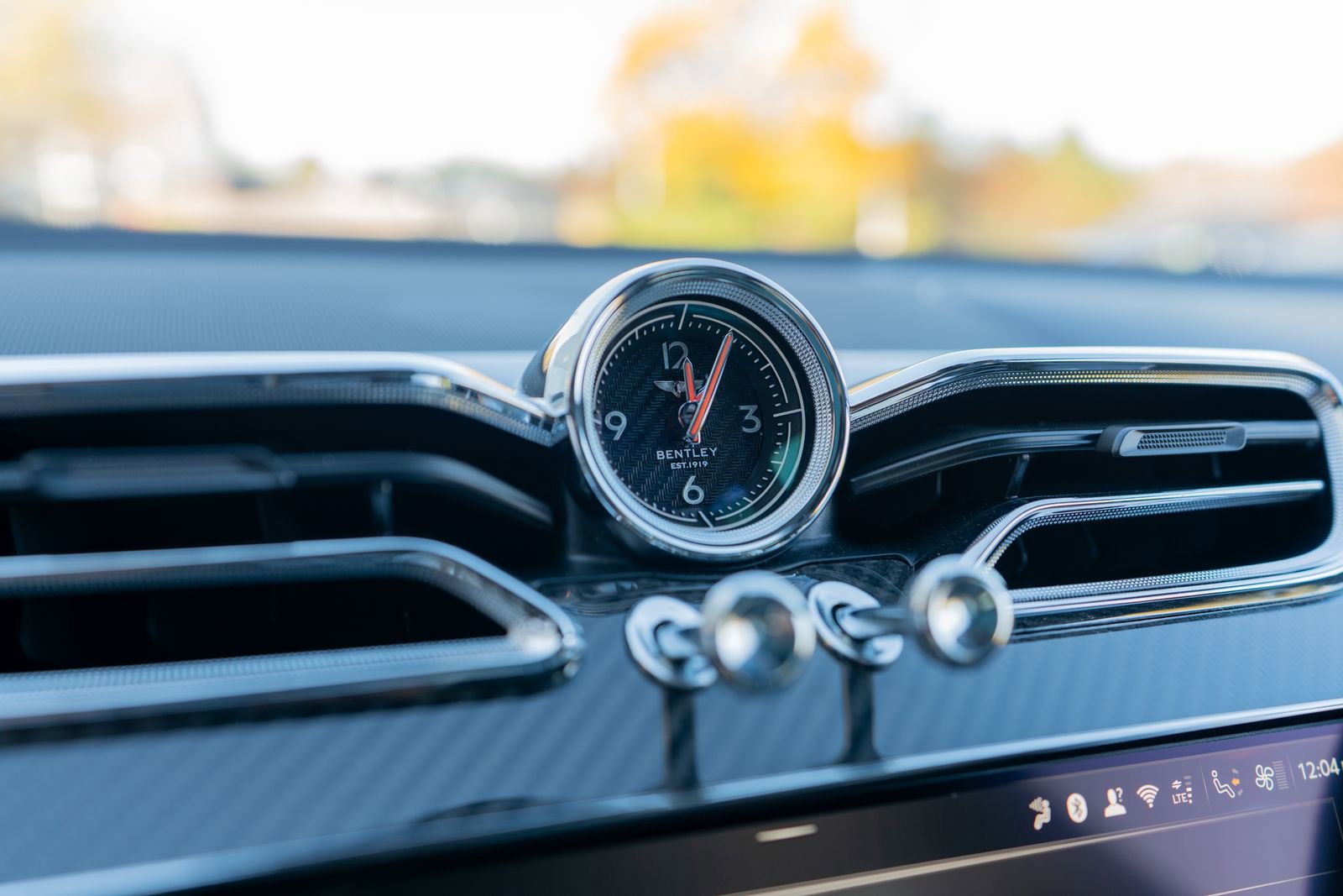 Used 2025 Bentley Bentayga image 26