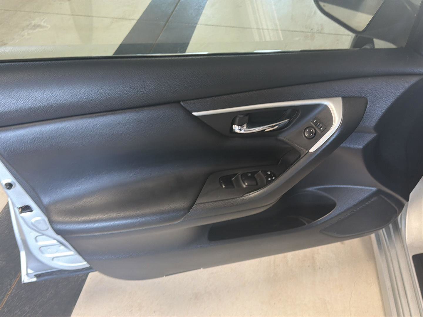 Used 2018 Nissan Altima 2.5 SV image 11