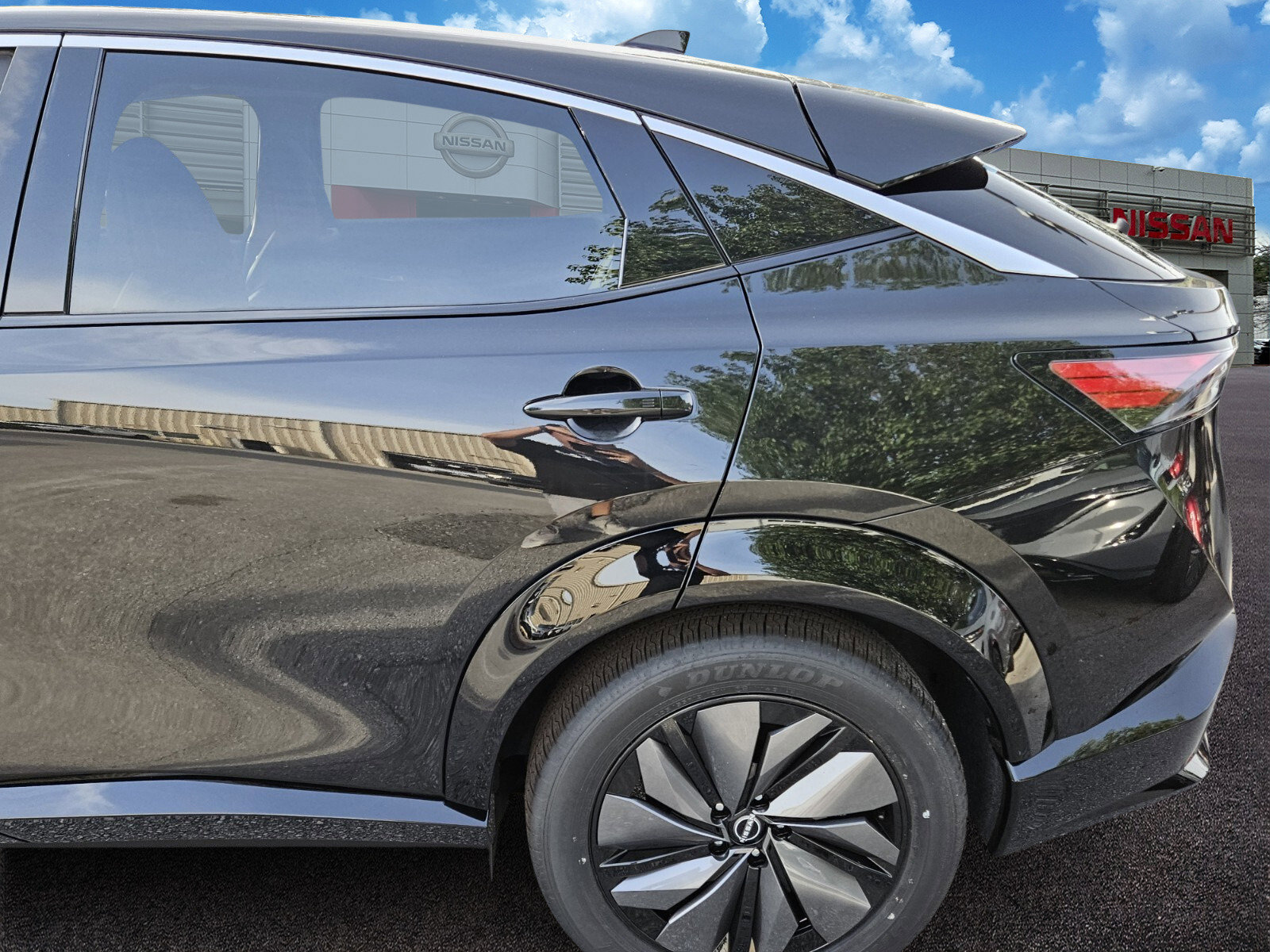 New 2025 Nissan Ariya FWD image 4