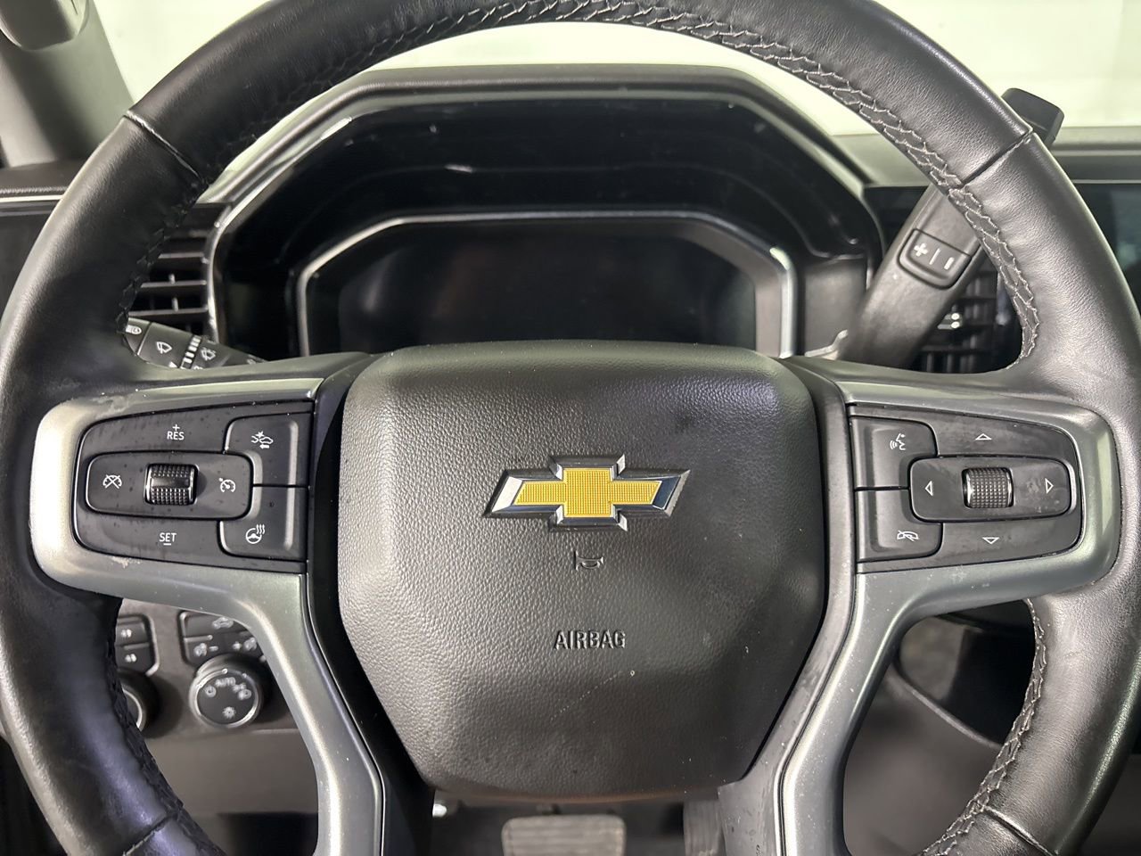 Used 2023 Chevrolet Silverado 1500 LT w/ Z71 Off-Road Package image 11