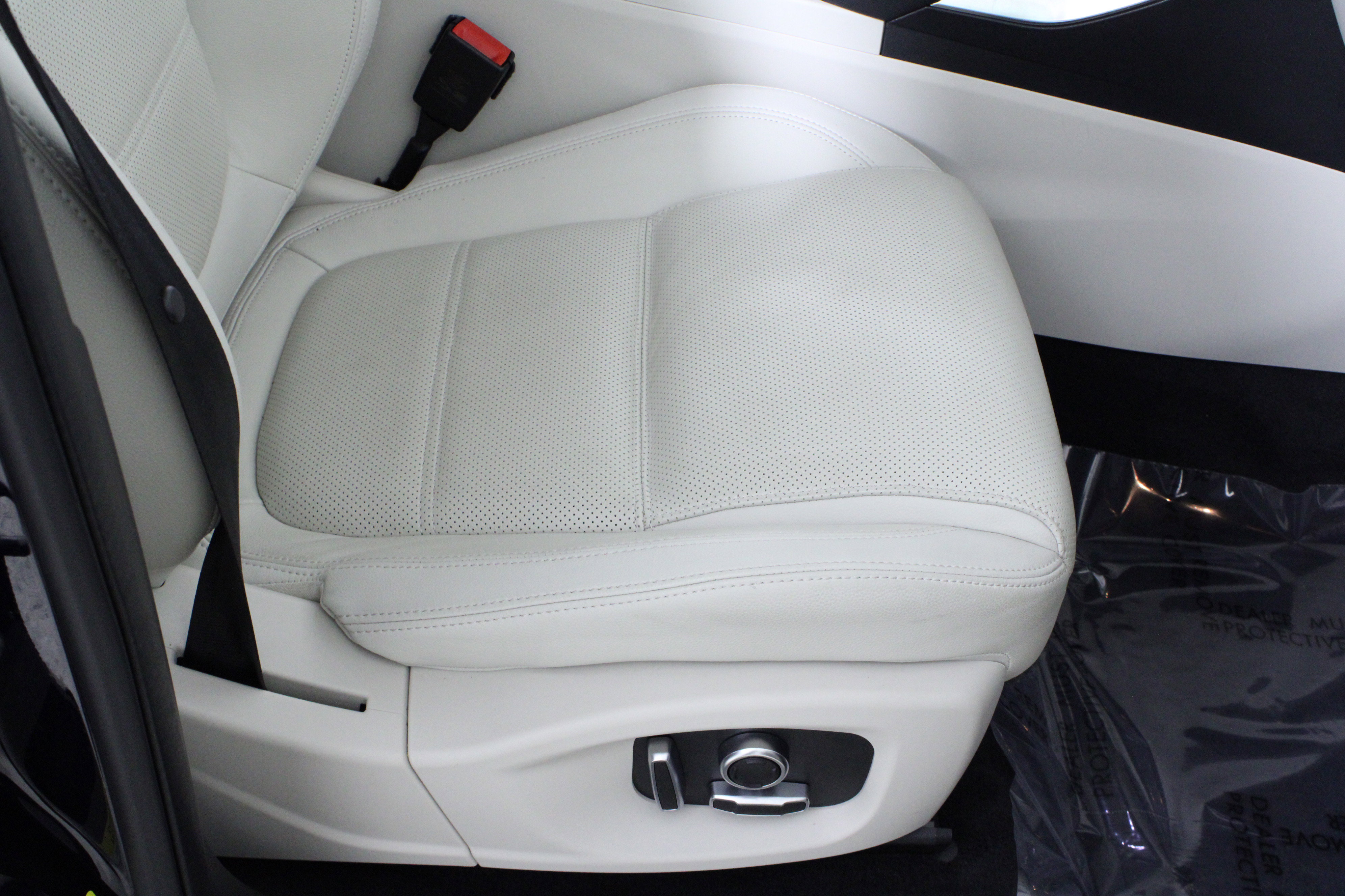 Used 2022 Jaguar E-PACE image 15