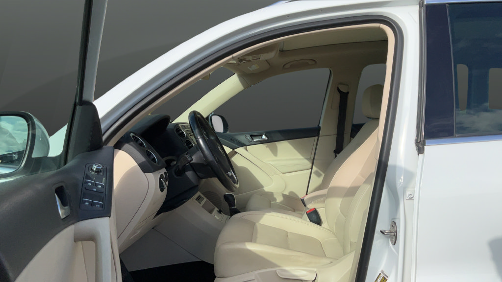 Used 2015 Volkswagen Tiguan SEL AWD/4WD image 17