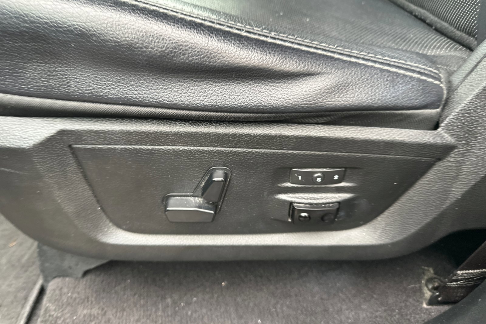 Used 2017 RAM 1500 Laramie image 13