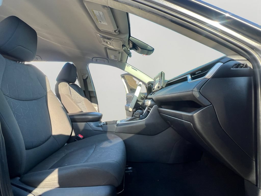 Used 2022 Toyota RAV4 XLE AWD/4WD image 24