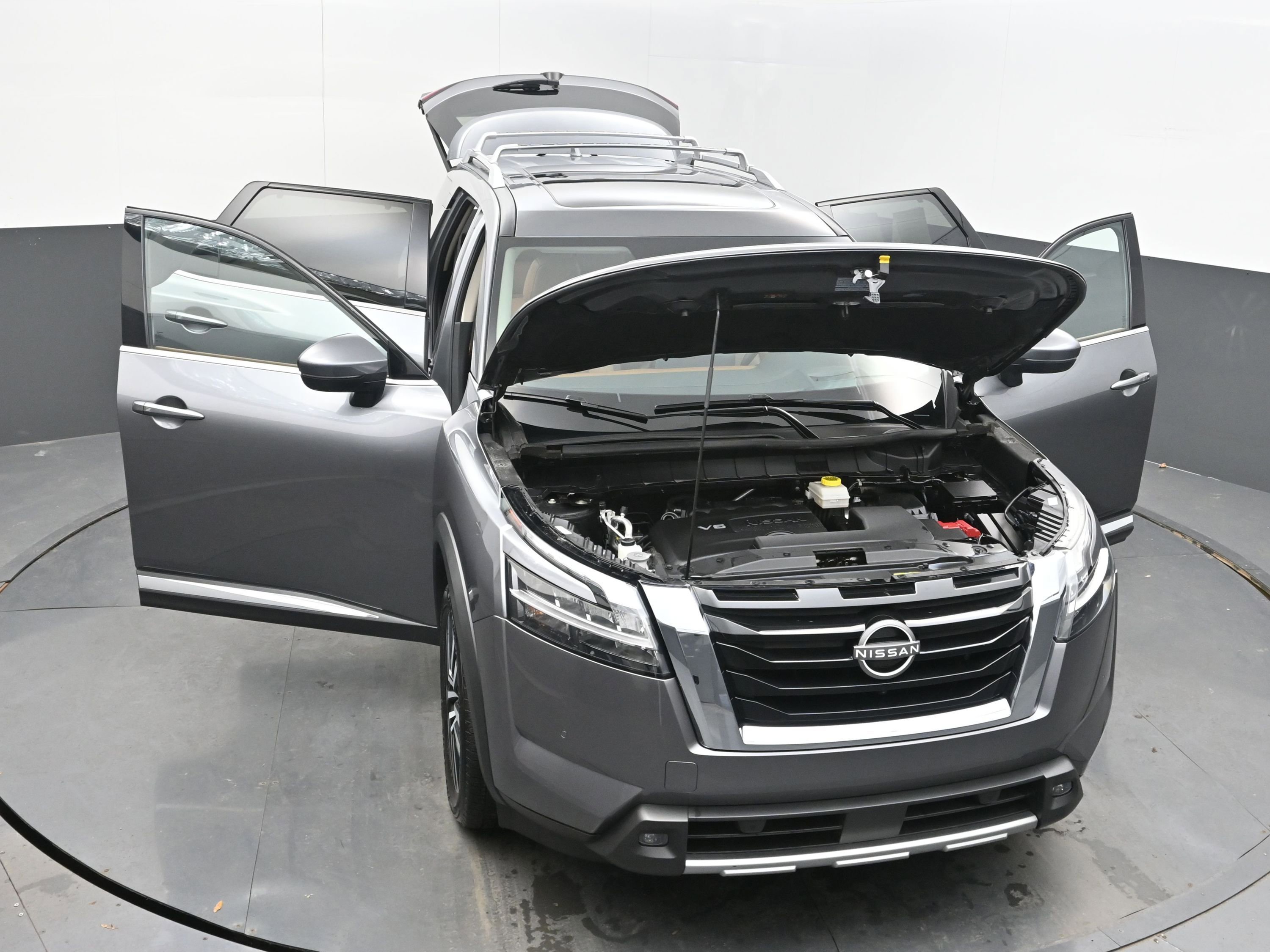 Used 2023 Nissan Pathfinder Platinum w/ Cargo Package image 39