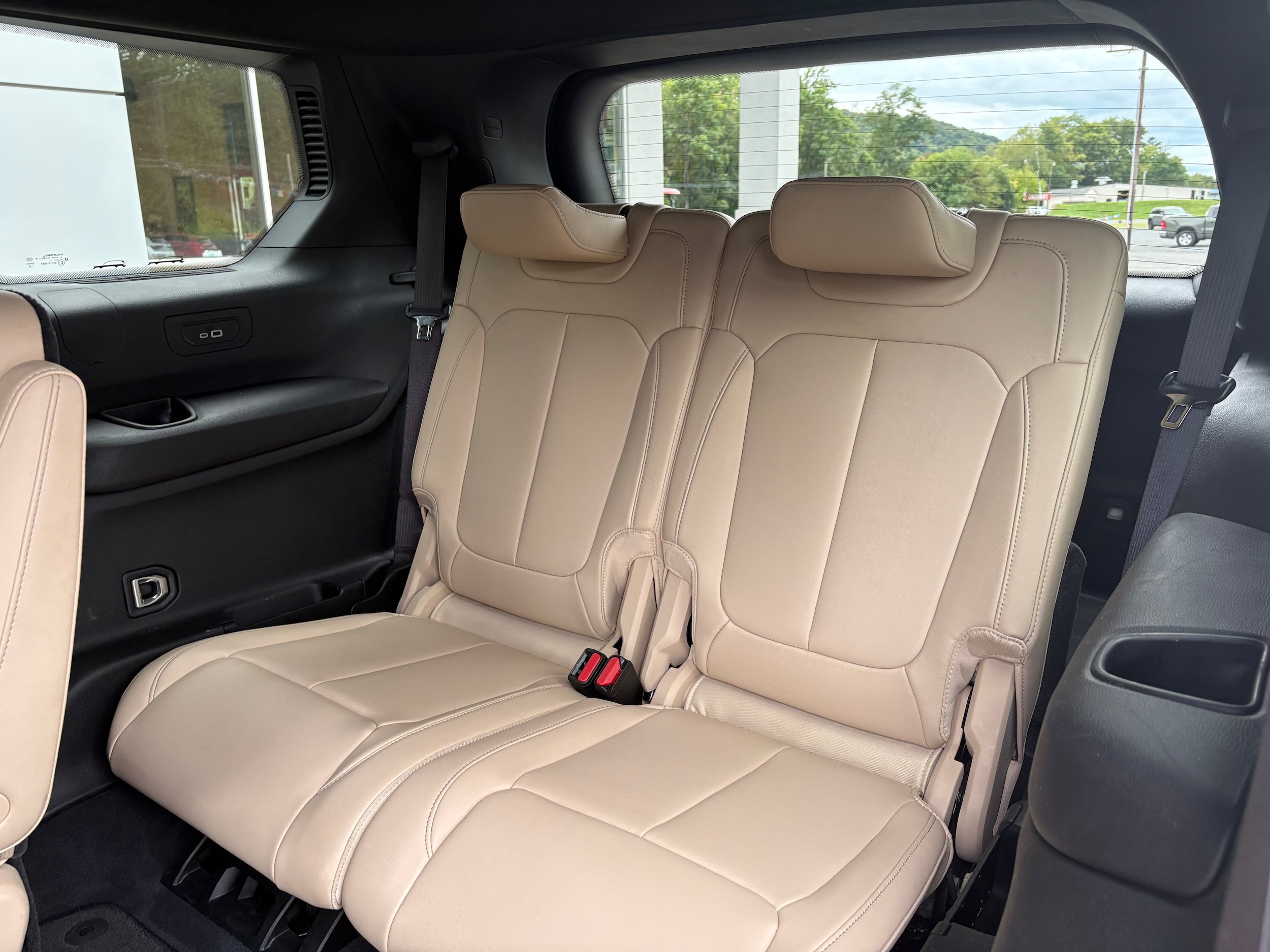 Used 2023 Jeep Grand Cherokee L Limited AWD/4WD image 13
