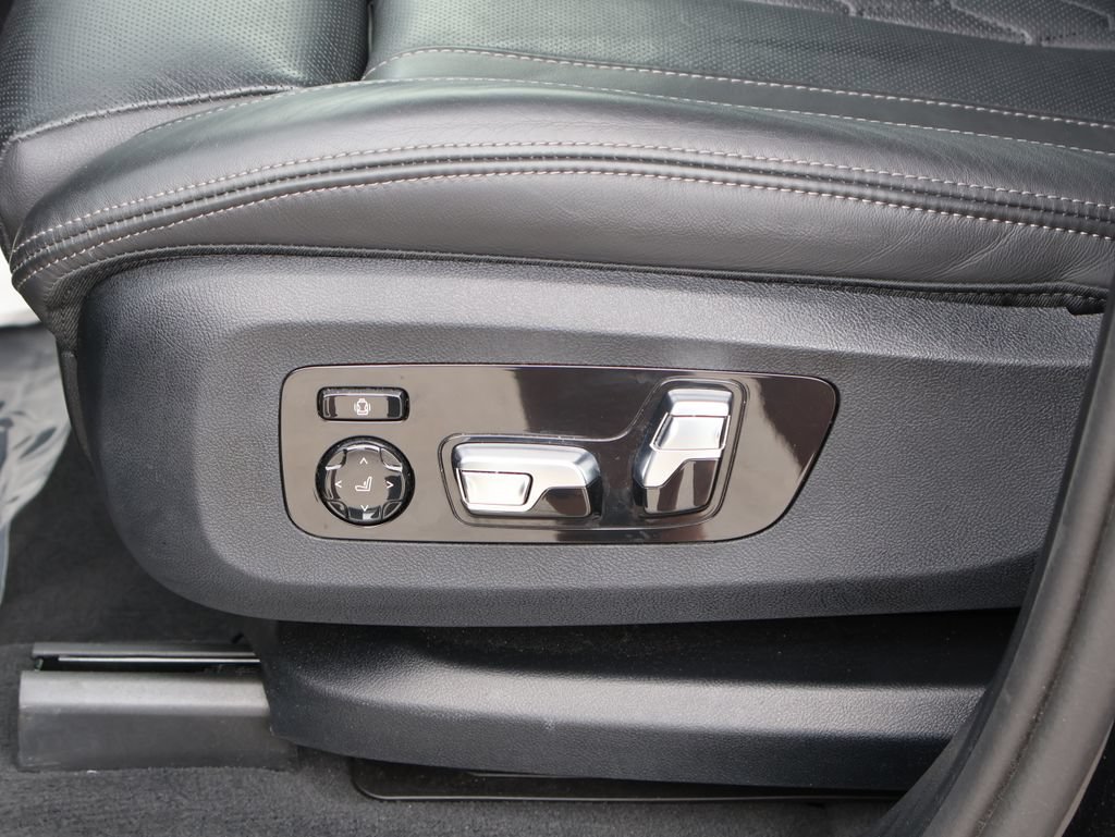 Used 2025 BMW X7 xDrive40i AWD/4WD image 25