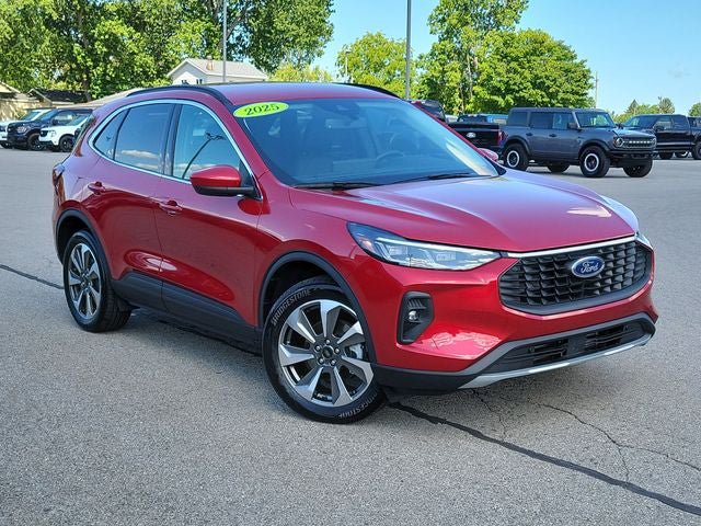 Used 2025 Ford Escape Platinum AWD/4WD image 32