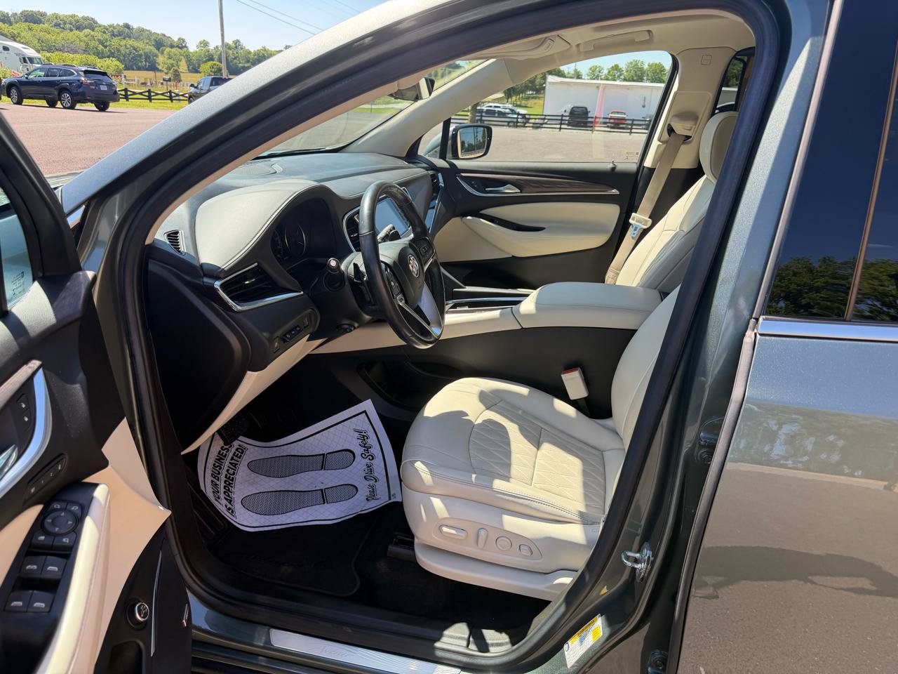 Used 2022 Buick Enclave Avenir w/ Avenir Technology Package FWD image 9