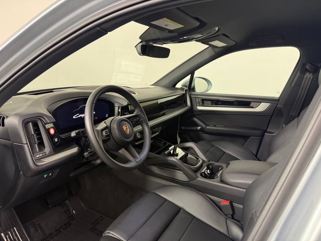 Certified 2025 Porsche Cayenne AWD/4WD image 4