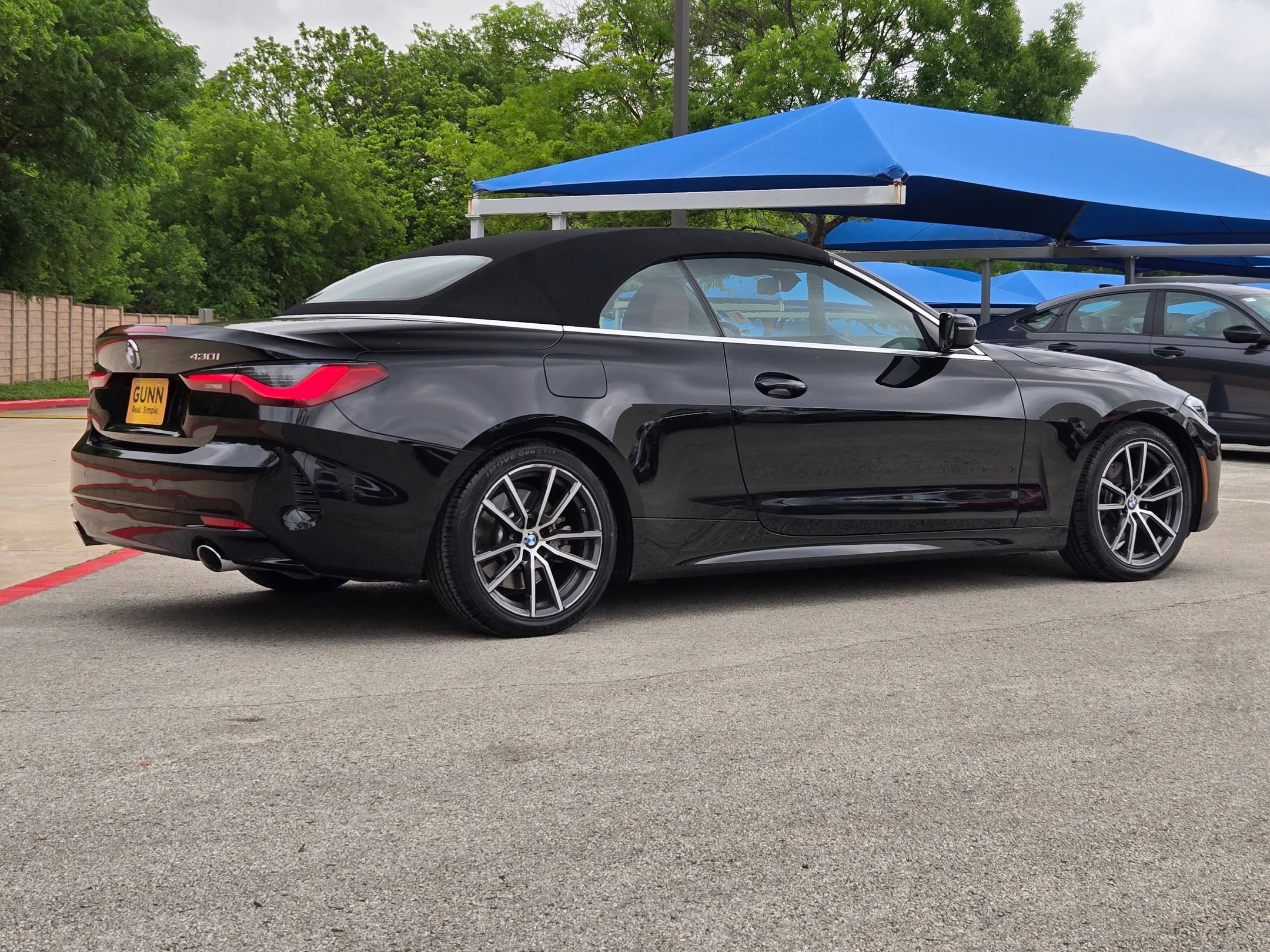 Used 2024 BMW 430i Convertible RWD image 3