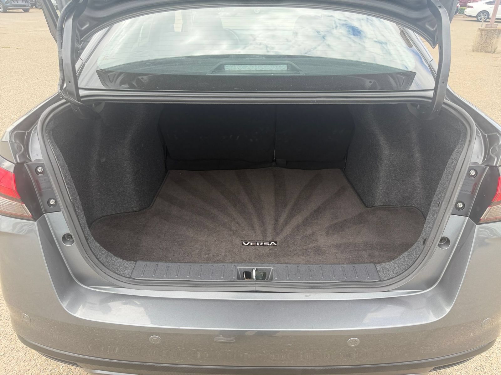 Used 2025 Nissan Versa SV FWD image 31