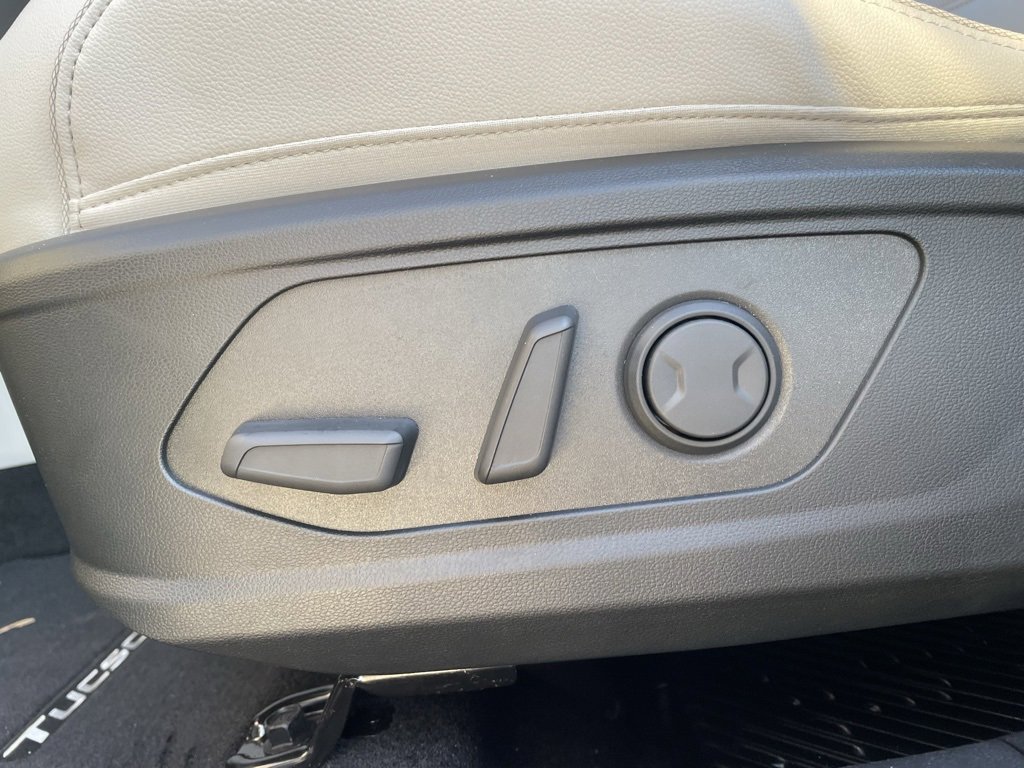 Used 2025 Hyundai Tucson Limited image 10