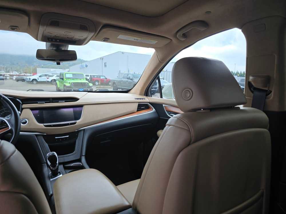 Used 2017 Cadillac XT5 Platinum w/ Driver Assist Package image 14