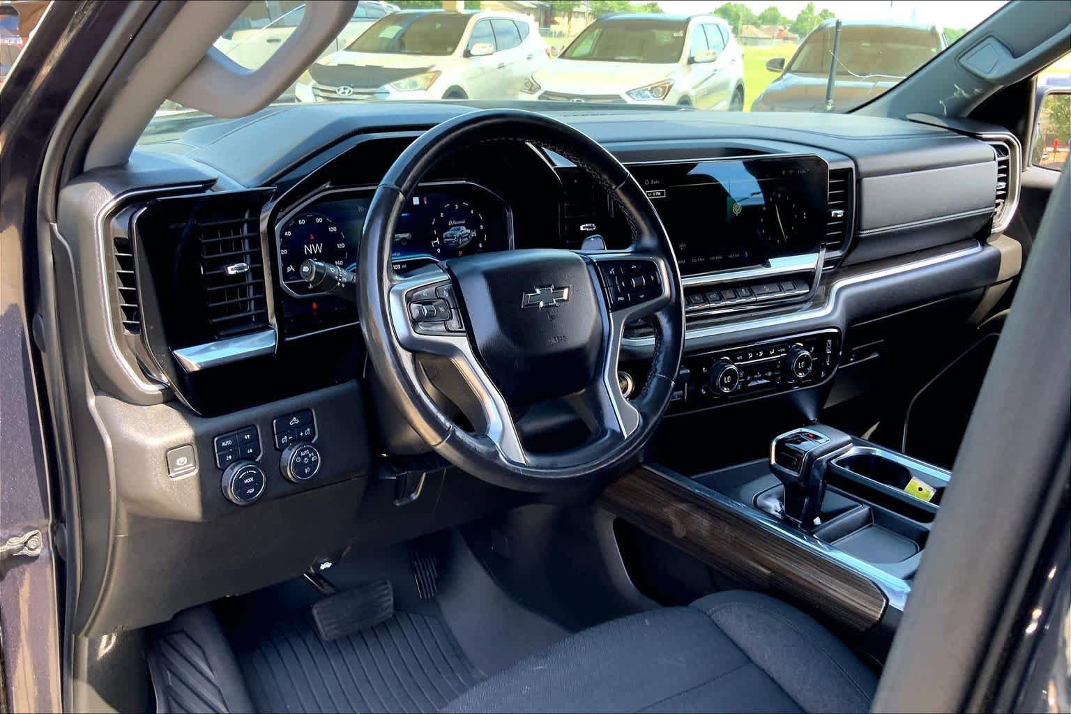 Used 2022 Chevrolet Silverado 1500 RST AWD/4WD image 18
