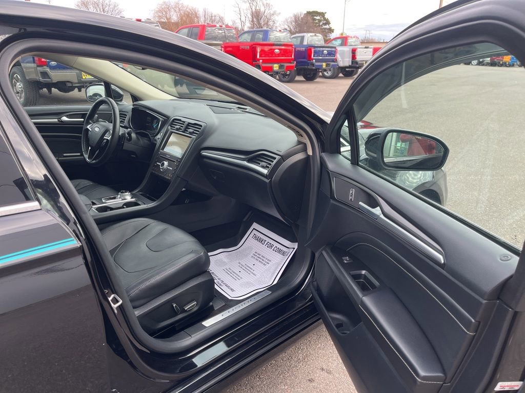 Used 2020 Ford Fusion Titanium AWD/4WD image 25
