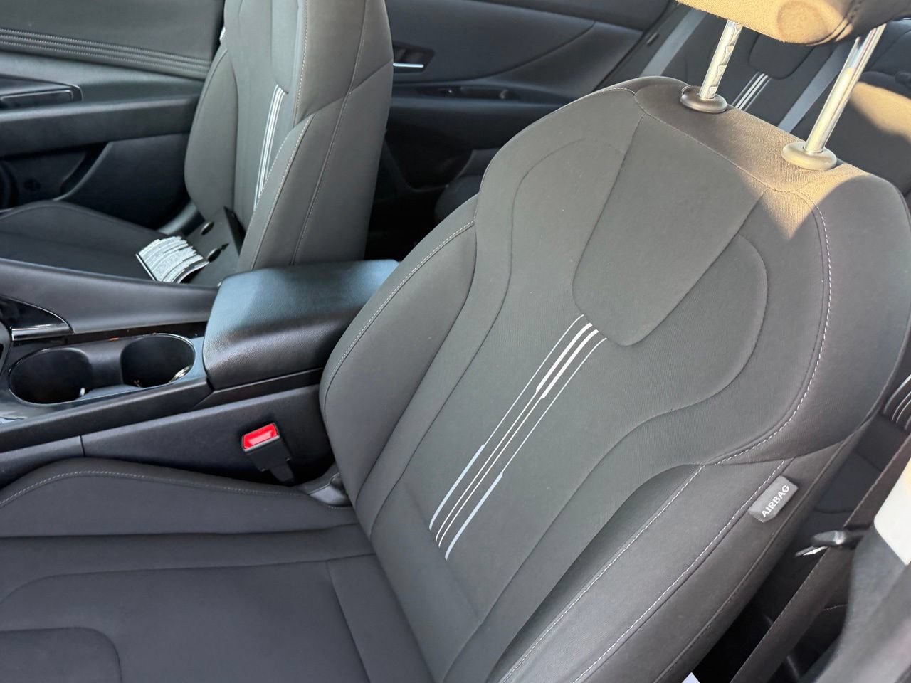 Used 2025 Hyundai Elantra SEL FWD image 29