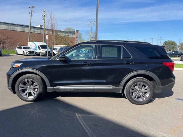 Used 2023 Ford Explorer XLT w/ Equipment Group 202A AWD/4WD image 8