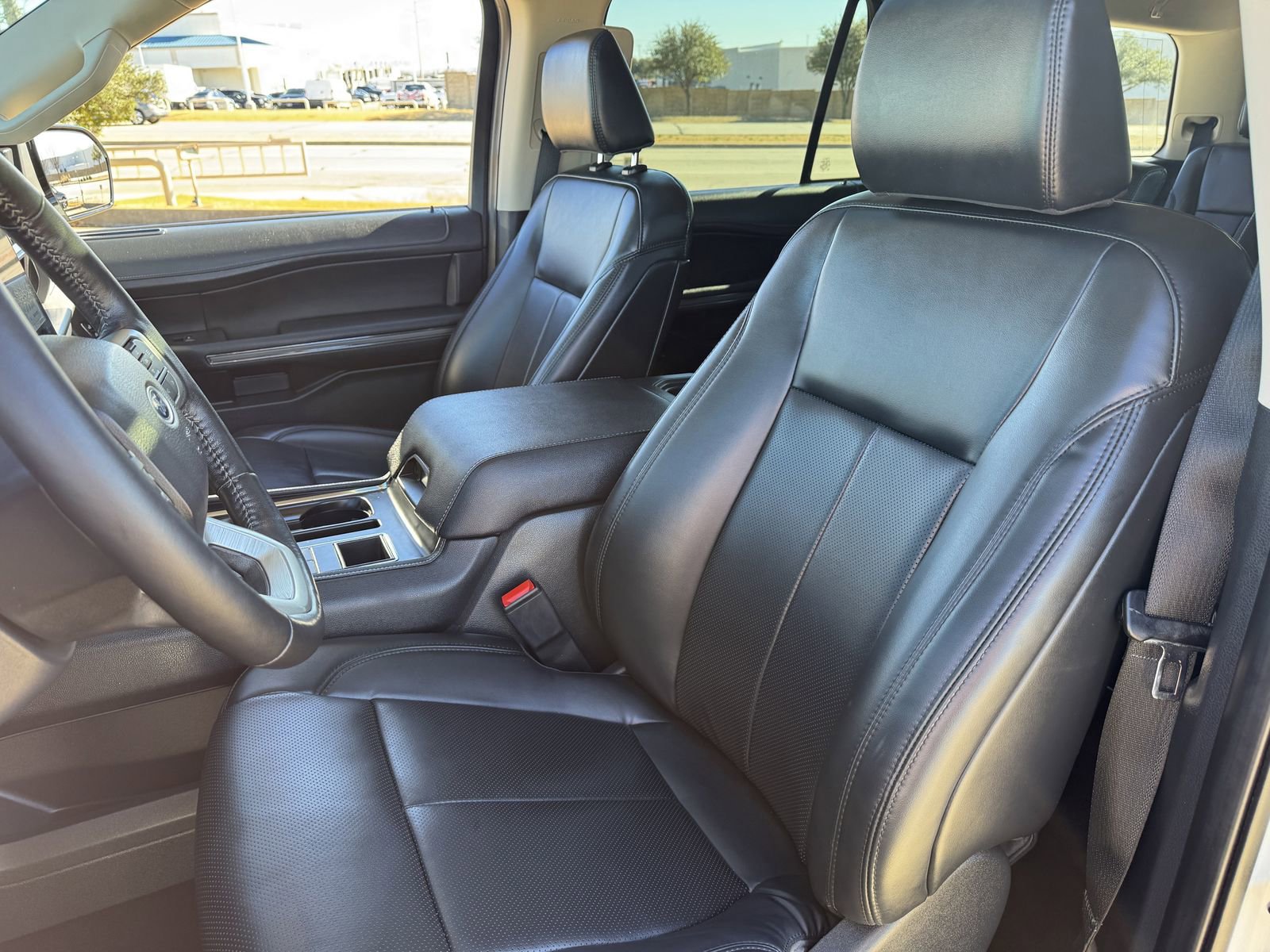 Used 2022 Ford Expedition XLT image 27