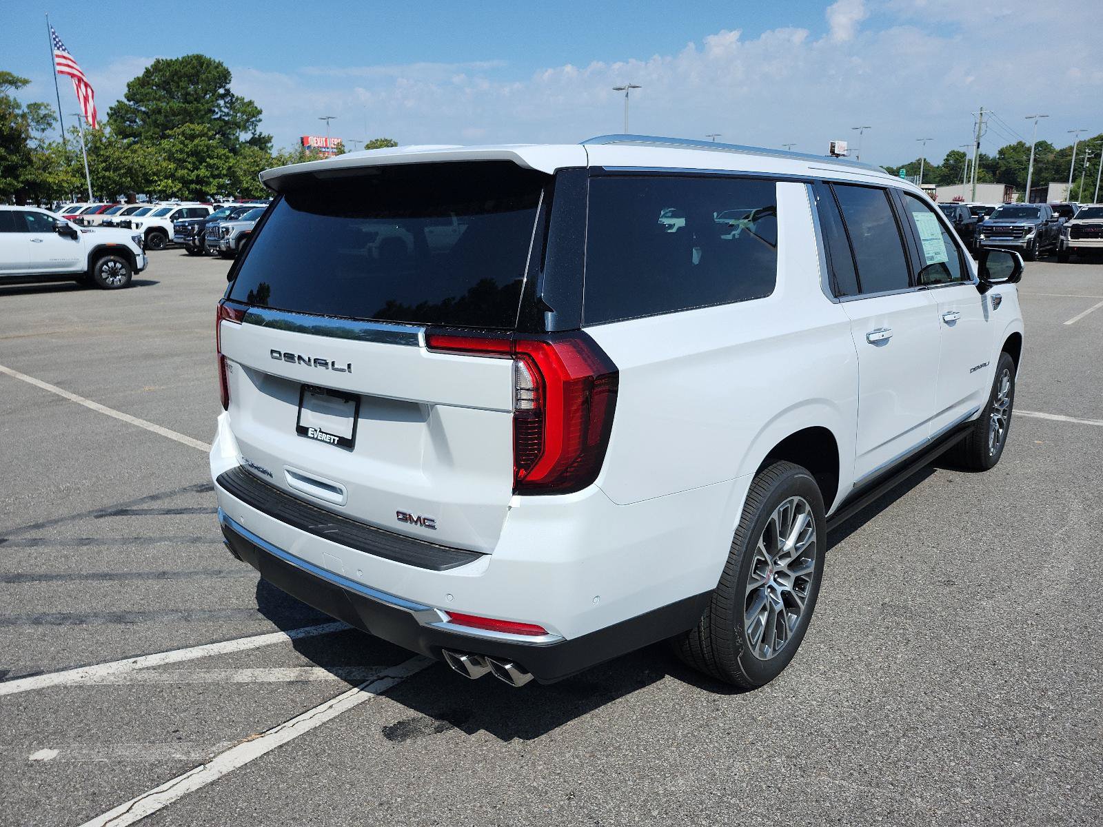 New 2026 GMC Yukon XL Denali w/ Denali Reserve Package AWD/4WD image 3