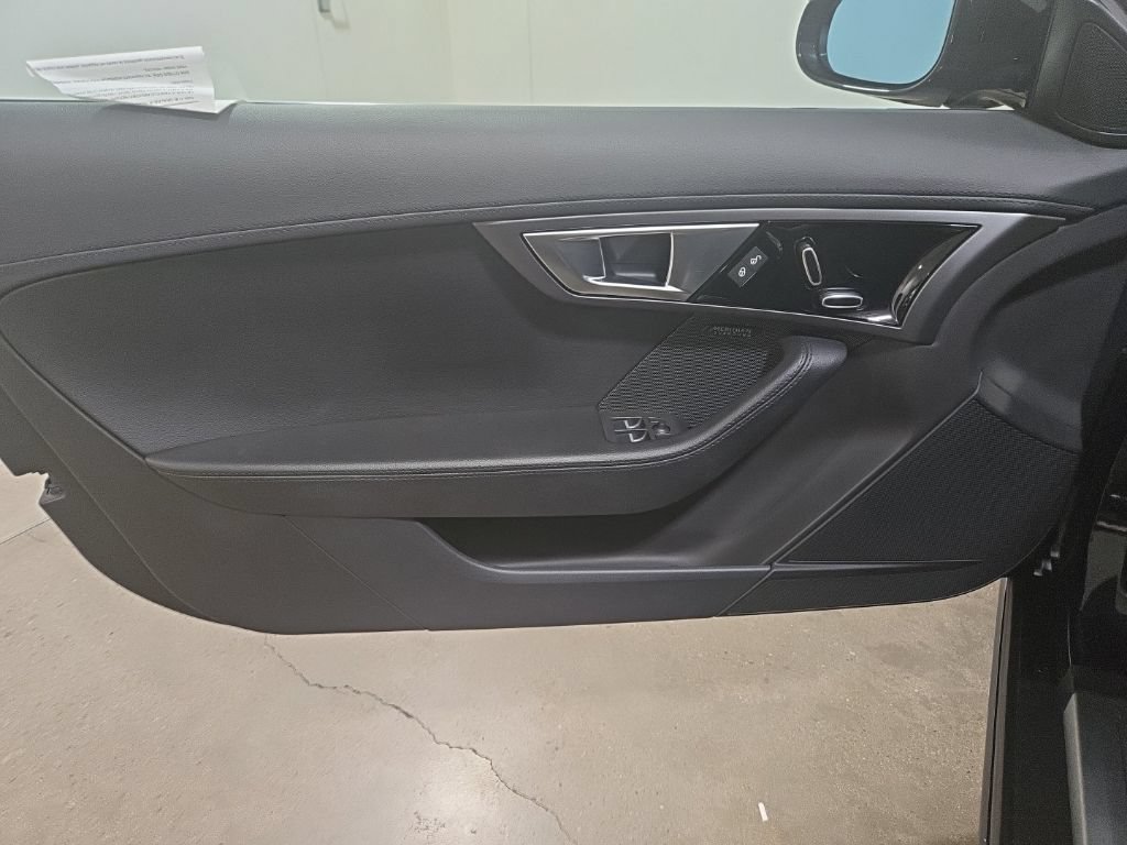 Used 2017 Jaguar F-TYPE Coupe RWD image 19